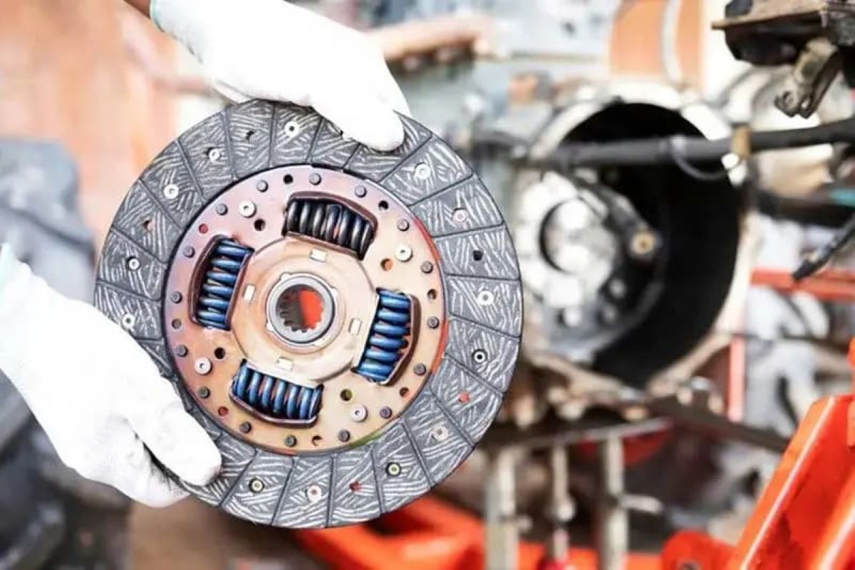 ترفند نگهداری از خودرو | دیسک و صفحه کلاچ را هرچند وقت یک‌بار عوض کنیم؟ | هزینه تعویض دیسک و صفحه کلاچ