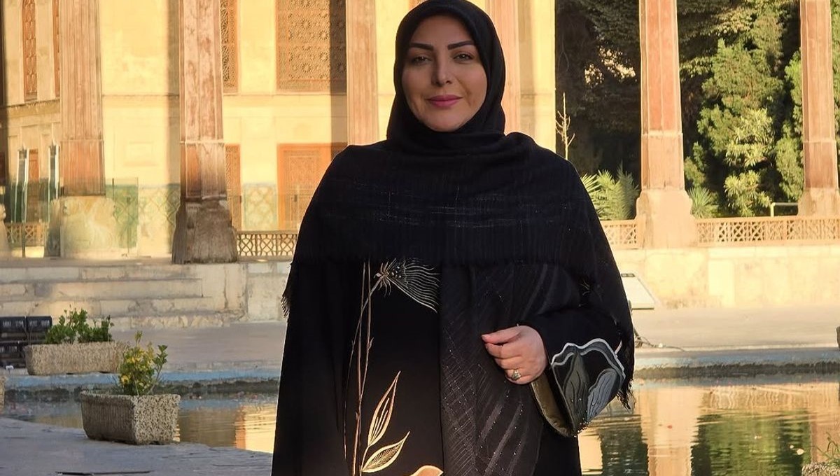 تف کردن اسب روی المیرا شریفی مقدم پس از خوردن قند