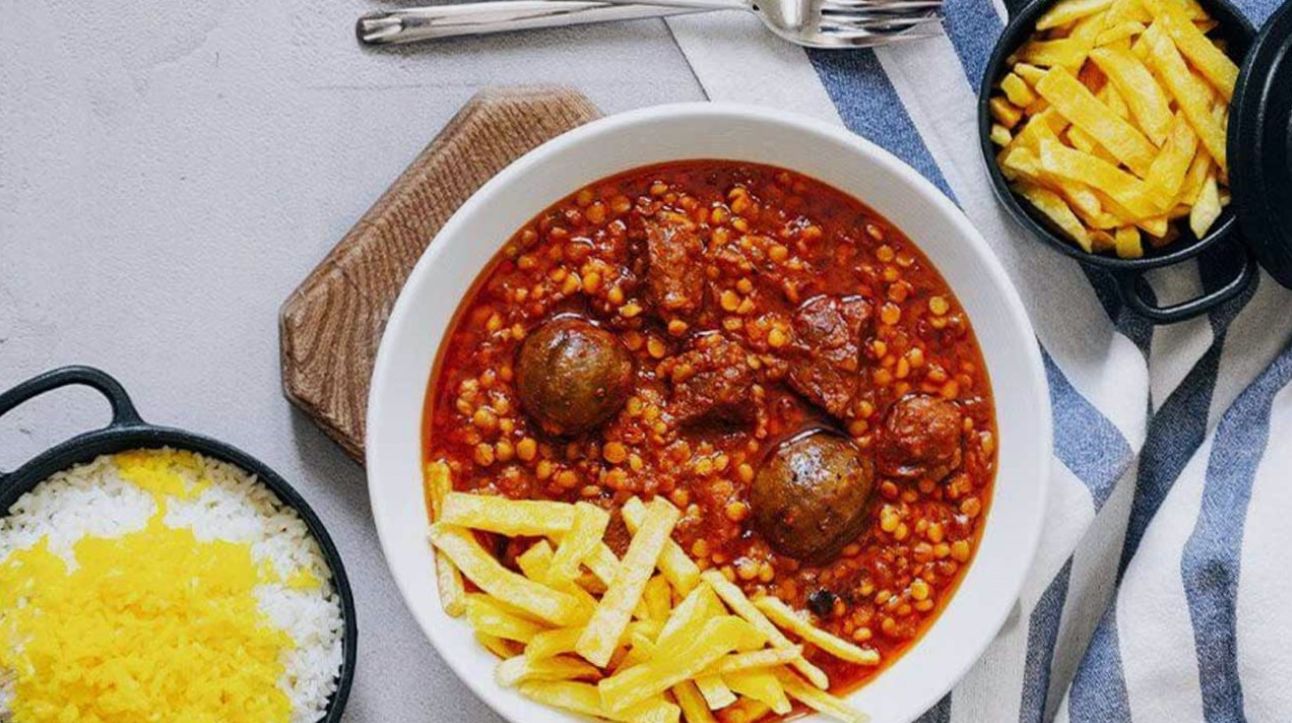 10 راز خوشمزه شدن خورشت قیمه مجلسی؛ برای جا افتادن خورش چیکار کنیم؟ | اشتباهات رایجی که خورشت قیمه را خراب می‌کند