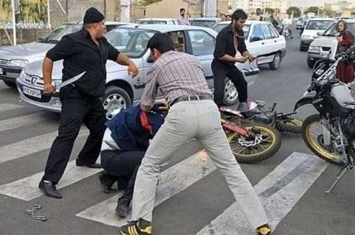 حمله اراذل و اوباش با چاقو و بیل به یک دانشجو در رشت