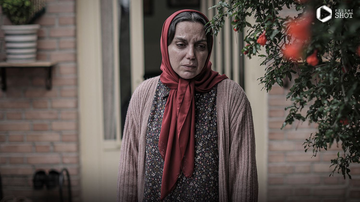 نسرین بابایی بازیگر سریال شغال: در خانواده ۱۰۰٪ مذهبی بزرگ شدم، بابام میگفت باید زود شوهرش بدیم