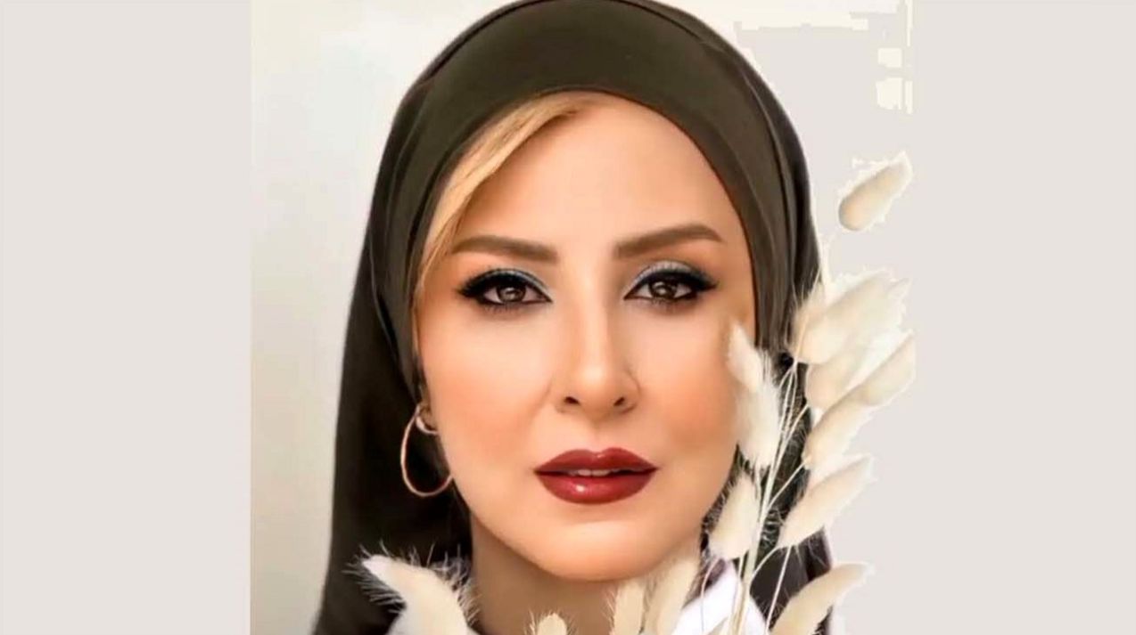 نگاهی به دکوراسیون لاکچری و هنری خانه مرجانه گلچین؛ از تابلو نقاشی زنده تا فرش اصیل ایرانی و کتابخانه پرمحتوا