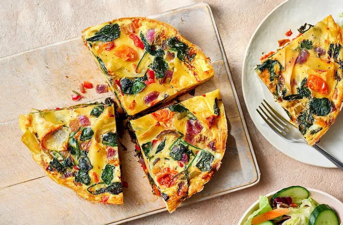 طرز تهیه املت پاستا و پنیر پیتزا؛ یک شام فوری و ارزان