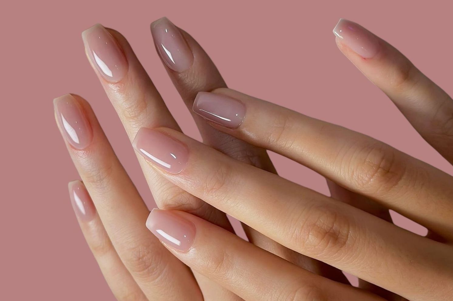 طراحی ناخن امروز 10 May | تابستان ۱۴۰۴ با Watery Nail: طراحی ناخن شفاف و براق به جای مدلهای شیری