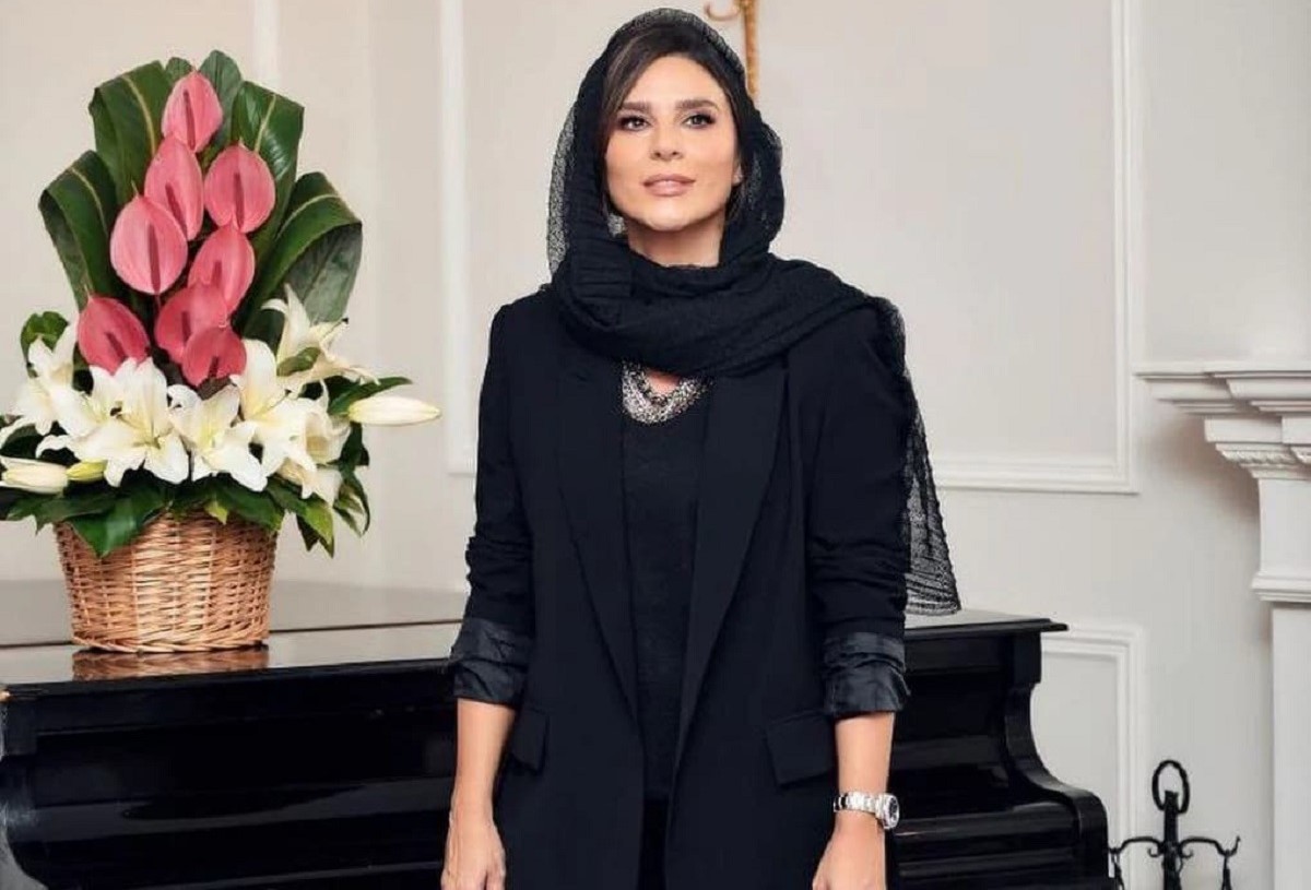 نگاهی به دکوراسیون خانه مجردی سحر دولتشاهی با معماری باروک و عتیقه جات نفیس