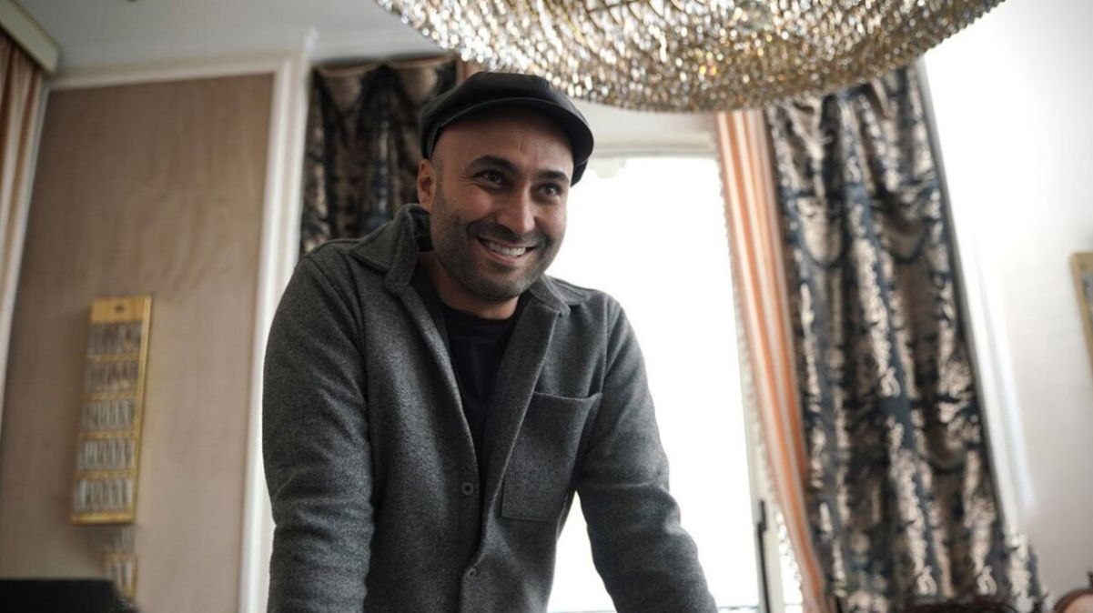 عکس جدید شهروز دلافکار بازیگر سریال قورباغه در سرمای شانزلیزه