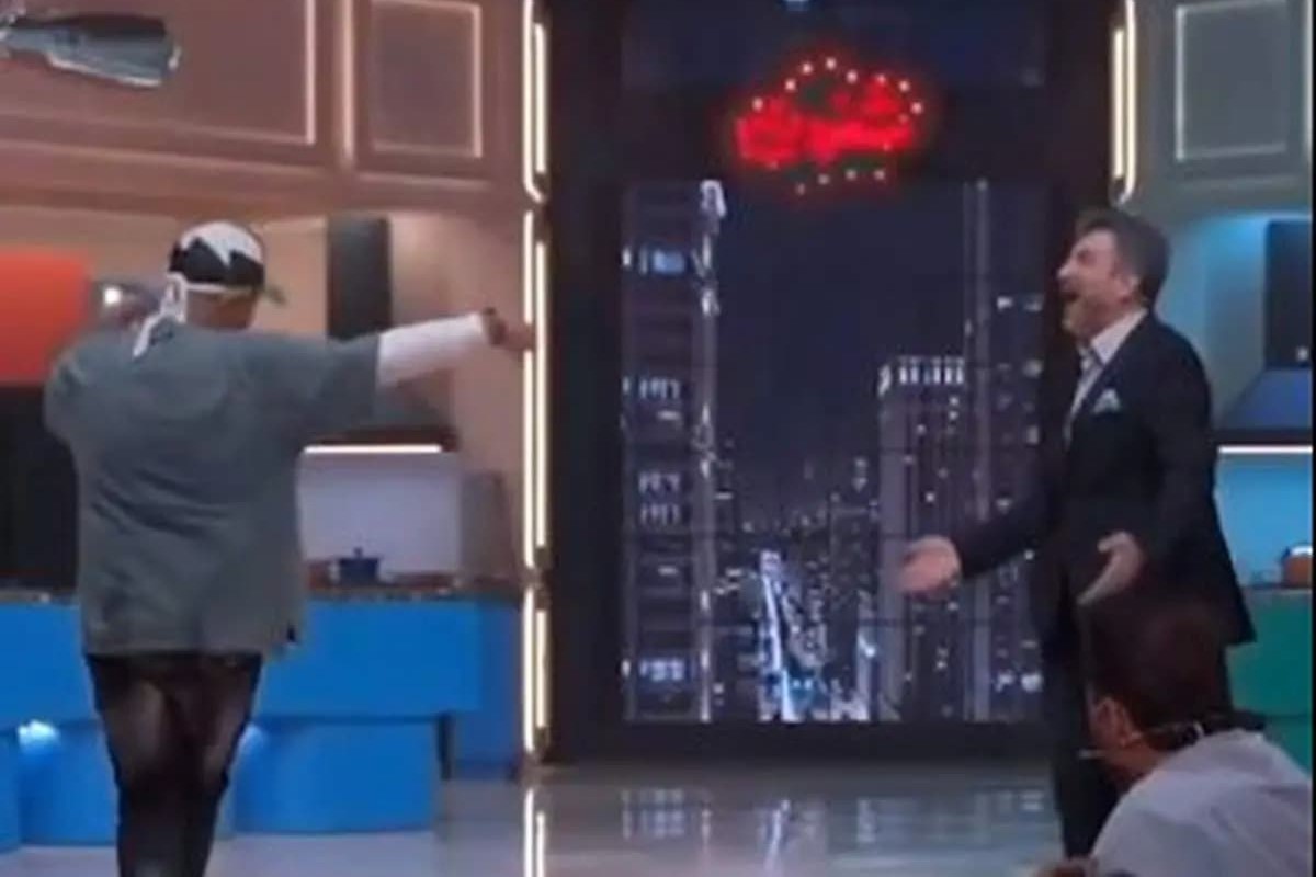 آوازخوانی محمود شهریاری در شفرونی با اجرای آهنگ معروف حمیرا