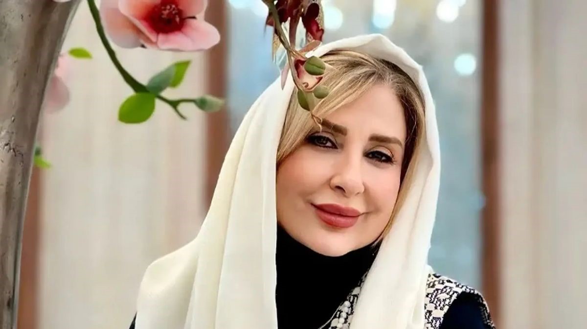 مرجانه گلچین و خواهرزاده زیبایش در یک کافه