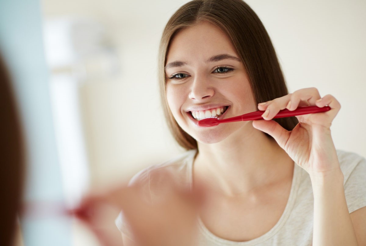 چرا نباید بلافاصله پس از هر وعده غذایی مسواک بزنیم؟