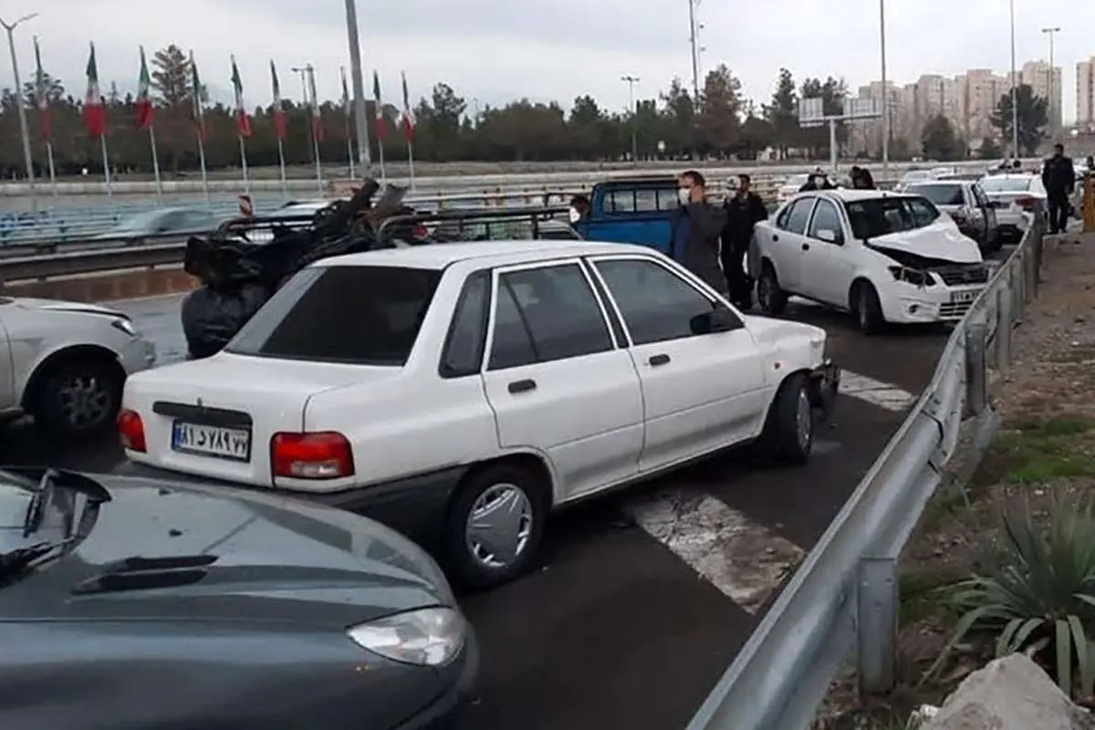 تصادف زنجیرهای در اتوبان قم ـ تهران با 11 مصدوم