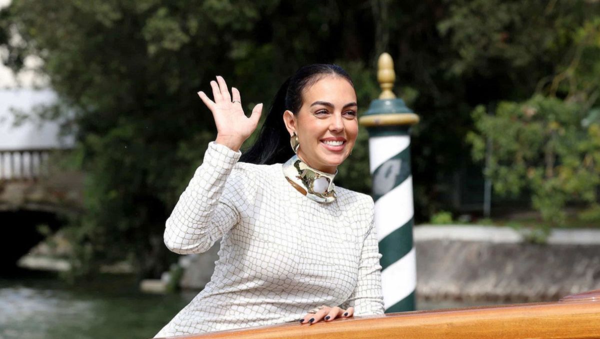 لحظه‌های خانوادگی جورجینا رودریگز و فرزندان رونالدو در کویر عربستان!